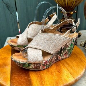 Born Women's Size 10 Emmy II platform wedge sandals  Tropical Floral Wov…